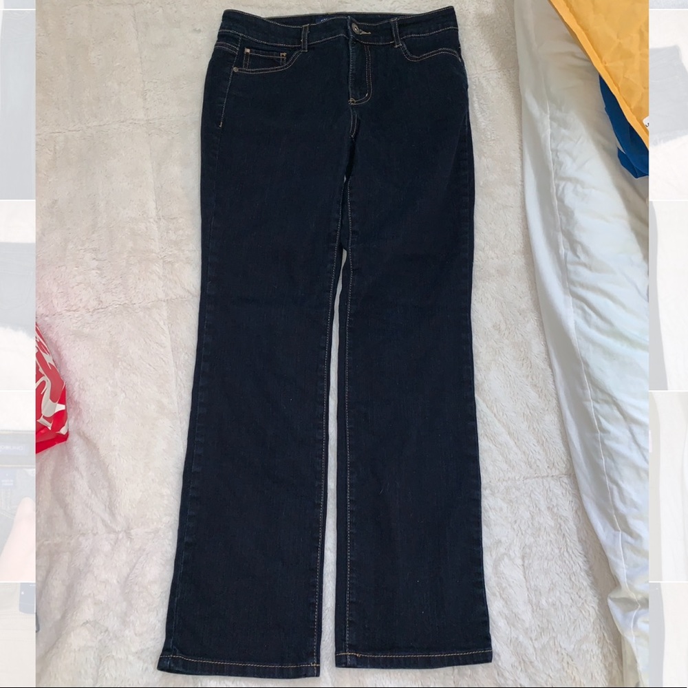 NWOT Women’s Jeans - Straight Leg (Size 6)